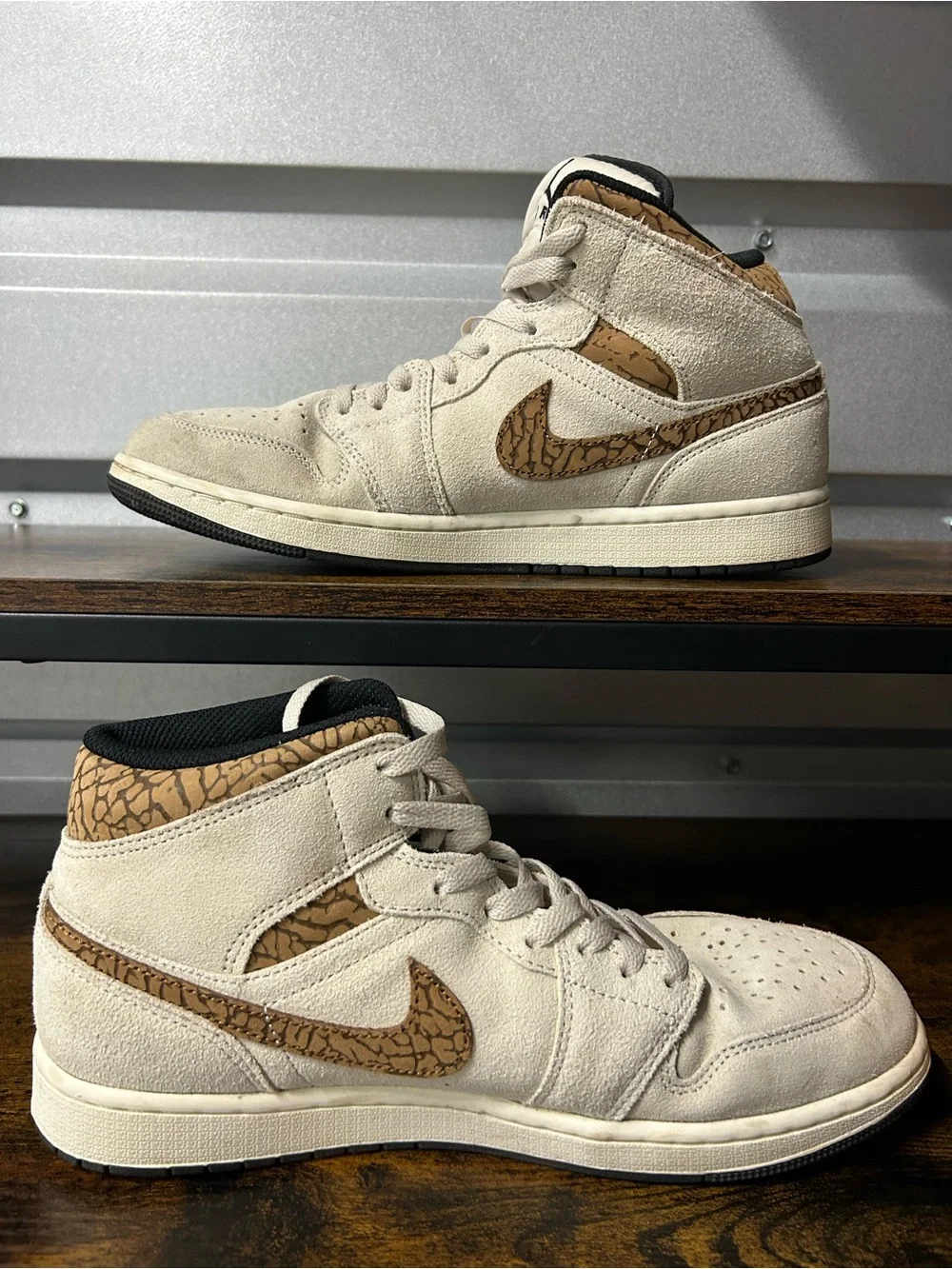 Jordan Air Jordan 1 Mid SE Brown Elephant Light Orewood Brown DZ4129-102
